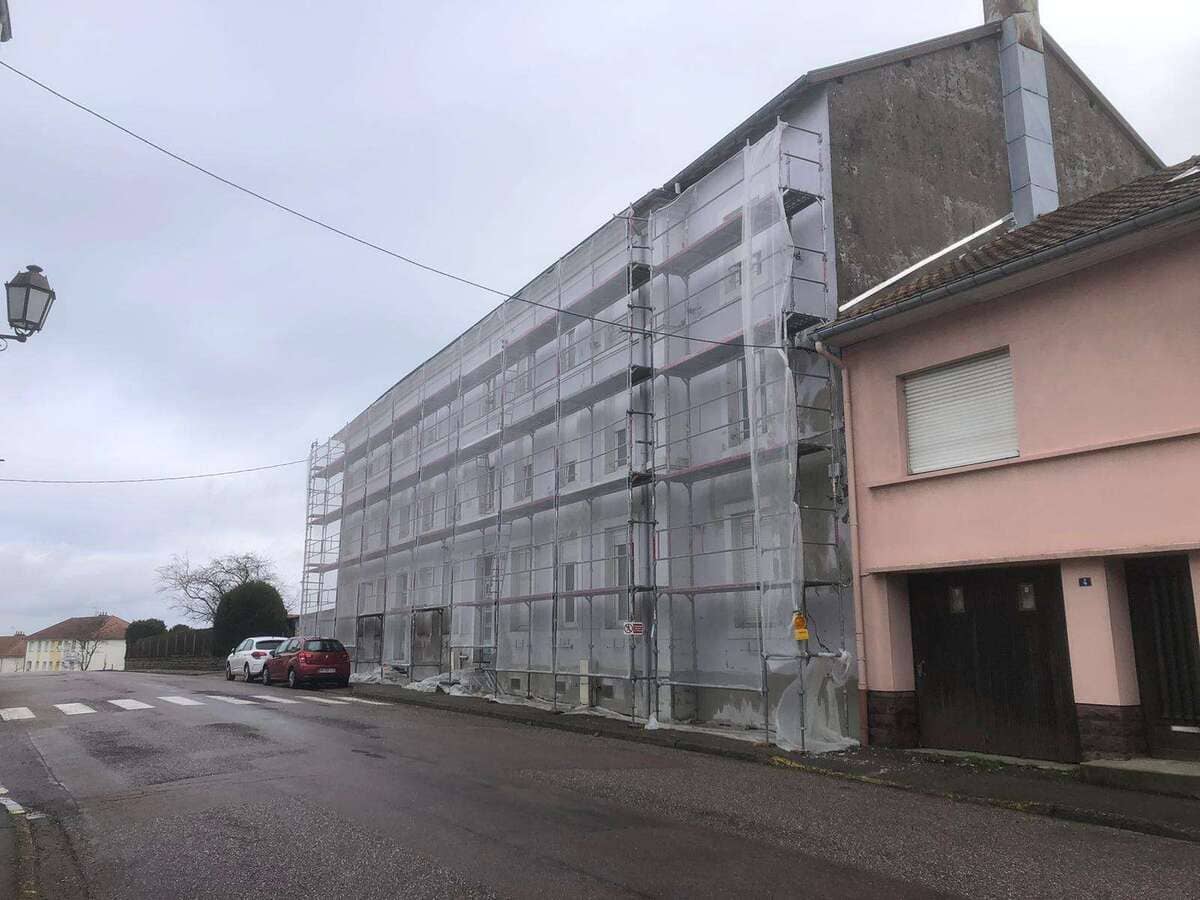 ravalement-facade-avant-real-est Ravalement de façade par Real Est, entreprise de rénovation